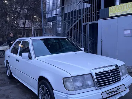 Mercedes-Benz E 400 1993 года за 3 600 000 тг. в Алматы – фото 2