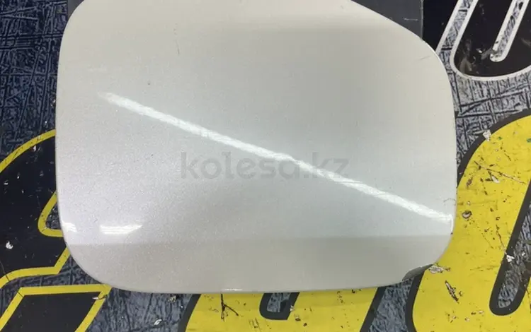 Лючок бензобака на Toyota Land Cruisers Prado 120 за 20 000 тг. в Алматы