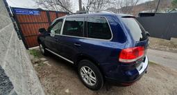 Volkswagen Touareg 2004 года за 4 300 000 тг. в Алматы – фото 2