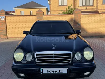 Mercedes-Benz E 430 1996 года за 3 500 000 тг. в Актау – фото 2