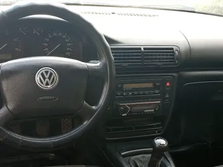 Volkswagen Passat 1997 года за 1 850 000 тг. в Житикара – фото 5