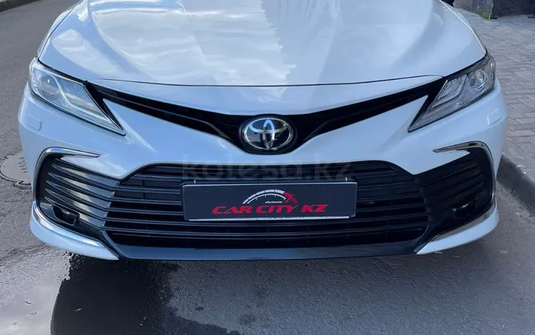 Toyota Camry 2021 года за 15 750 000 тг. в Астана