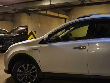 Toyota RAV4 2016 года за 11 600 000 тг. в Алматы – фото 2
