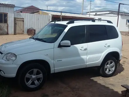 Chevrolet Niva 2015 года за 3 800 000 тг. в Атырау – фото 3