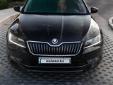 Skoda Superb 2018 года за 11 100 000 тг. в Алматы – фото 3