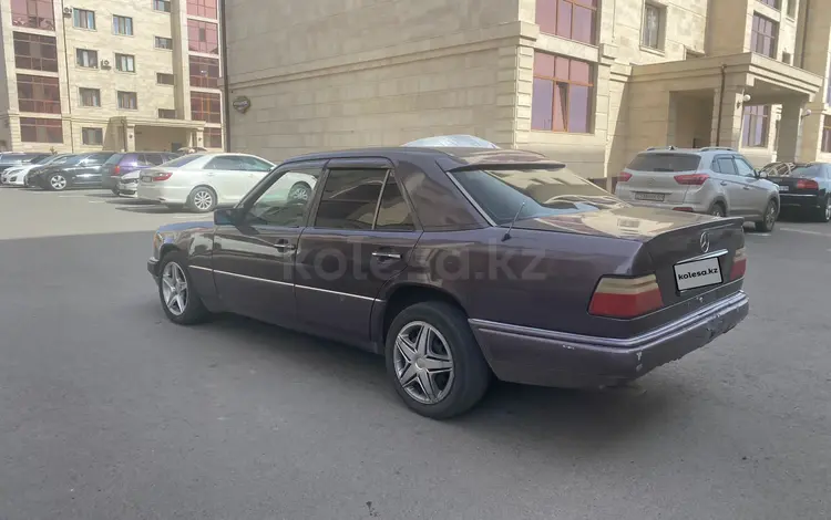 Mercedes-Benz E 220 1994 годаfor1 500 000 тг. в Караганда