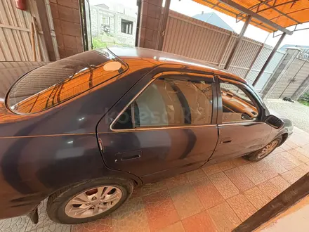 Toyota Camry 1997 года за 2 400 000 тг. в Алматы – фото 11