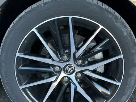 Toyota Camry 2022 года за 9 800 000 тг. в Атырау – фото 6