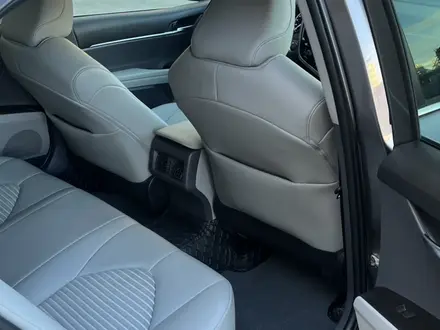 Toyota Camry 2022 года за 9 800 000 тг. в Атырау – фото 7