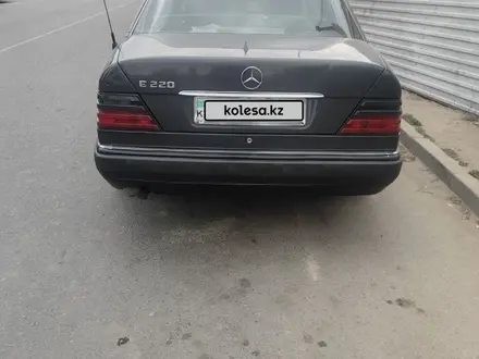 Mercedes-Benz E 220 1993 года за 1 850 000 тг. в Талдыкорган – фото 4