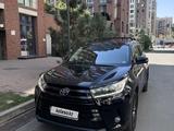 Toyota Highlander 2018 года за 13 900 000 тг. в Алматы