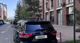 Toyota Highlander 2018 года за 13 900 000 тг. в Алматы – фото 4