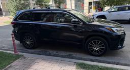 Toyota Highlander 2018 года за 13 900 000 тг. в Алматы – фото 5