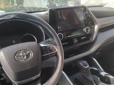 Toyota Highlander 2023 года за 27 000 000 тг. в Алматы – фото 5