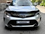 Toyota Camry 2015 года за 11 350 000 тг. в Караганда