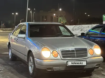 Mercedes-Benz E 230 1996 года за 2 450 000 тг. в Астана – фото 2