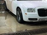 Chrysler 300C 2005 года за 4 300 000 тг. в Астана – фото 2