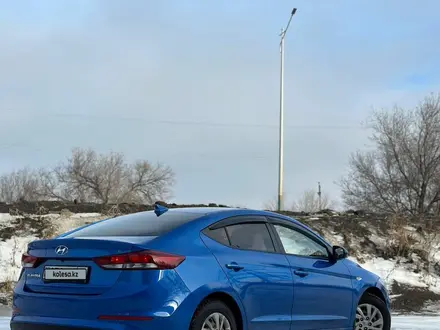 Hyundai Elantra 2017 года за 8 000 000 тг. в Актобе – фото 8