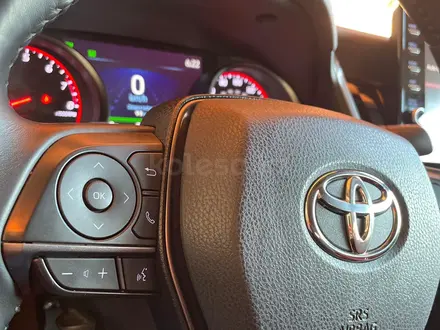 Toyota Camry 2021 года за 19 000 000 тг. в Атырау – фото 8