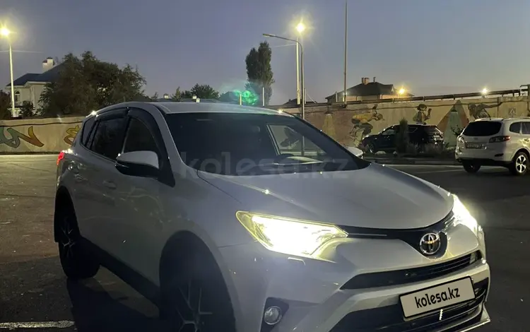 Toyota RAV4 2019 года за 12 500 000 тг. в Атырау