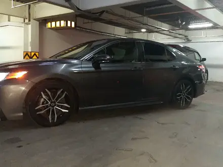 Toyota Camry 2020 года за 13 500 000 тг. в Алматы