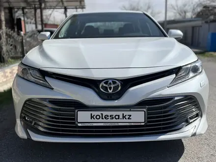 Toyota Camry 2019 года за 15 700 000 тг. в Шымкент – фото 4