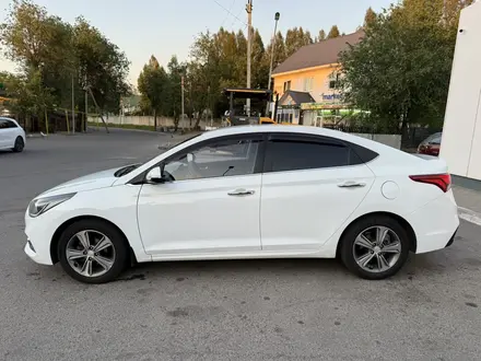 Hyundai Accent 2017 года за 6 850 000 тг. в Алматы – фото 2