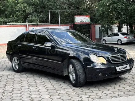 Mercedes-Benz C 240 2003 года за 2 450 000 тг. в Алматы – фото 3