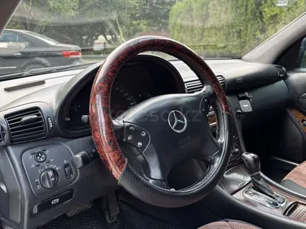 Mercedes-Benz C 240 2003 года за 2 450 000 тг. в Алматы – фото 7