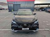 Toyota Camry 2022 года за 12 020 000 тг. в Алматы – фото 2