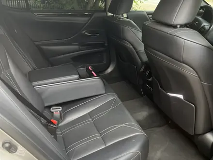 Lexus ES 250 2019 года за 20 000 000 тг. в Актобе – фото 12