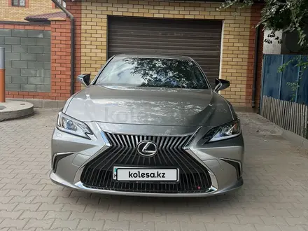 Lexus ES 250 2019 года за 20 000 000 тг. в Актобе – фото 3