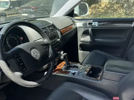 Volkswagen Touareg 2007 года за 7 000 000 тг. в Алматы – фото 7