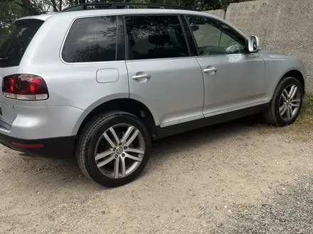 Volkswagen Touareg 2007 года за 7 000 000 тг. в Алматы – фото 2