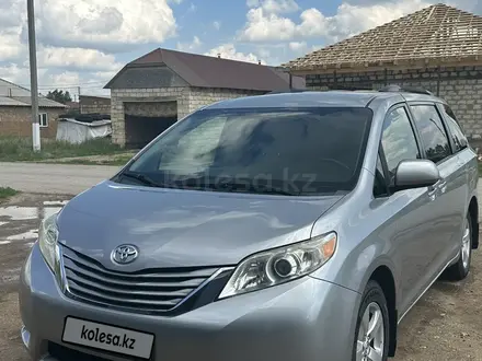 Toyota Sienna 2015 года за 10 900 000 тг. в Актобе – фото 4