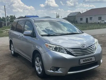 Toyota Sienna 2015 года за 10 900 000 тг. в Актобе