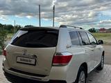 Toyota Highlander 2013 года за 6 500 000 тг. в Уральск – фото 3