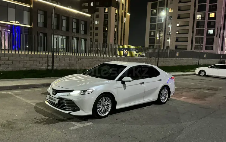 Toyota Camry 2018 годаfor13 700 000 тг. в Шымкент