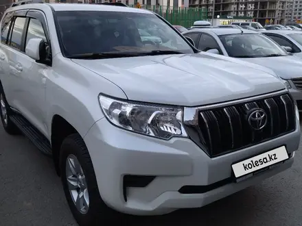 Toyota Land Cruiser Prado 2018 года за 22 700 000 тг. в Атырау