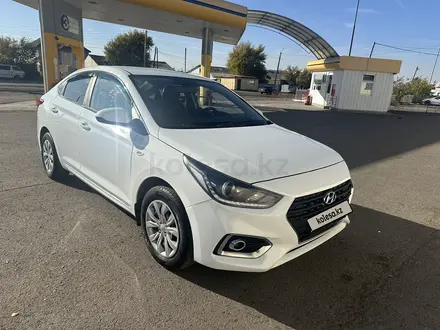 Hyundai Accent 2019 года за 6 850 000 тг. в Астана – фото 2