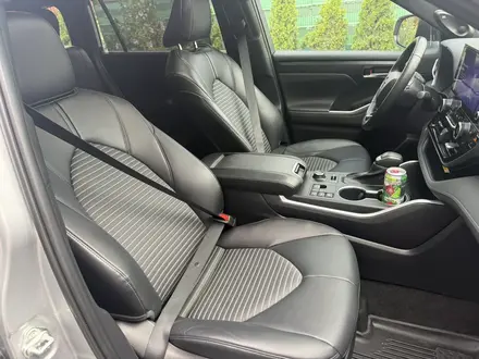 Toyota Highlander 2023 года за 24 000 000 тг. в Алматы – фото 20