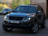 Volkswagen Touareg 2004 годаfor6 500 000 тг. в Караганда – фото 2