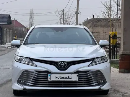 Toyota Camry 2019 года за 13 300 000 тг. в Шымкент