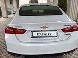 Chevrolet Malibu 2017 годаfor7 300 000 тг. в Шымкент – фото 5