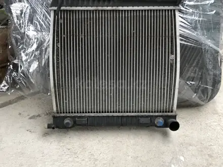Радиатор на w202 мерседес за 35 000 тг. в Шымкент