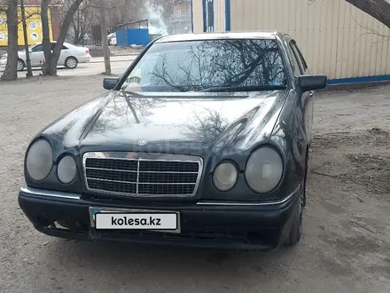 Mercedes-Benz E 200 1995 года за 1 900 000 тг. в Семей – фото 5