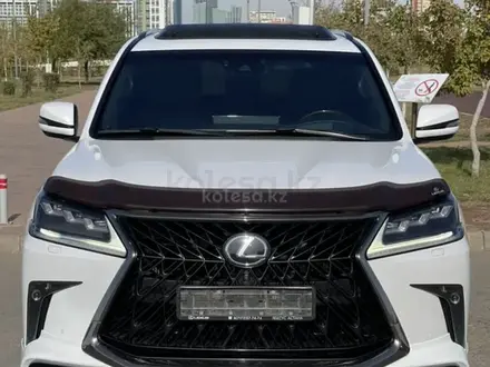 Lexus LX 570 2016 года за 35 000 000 тг. в Астана