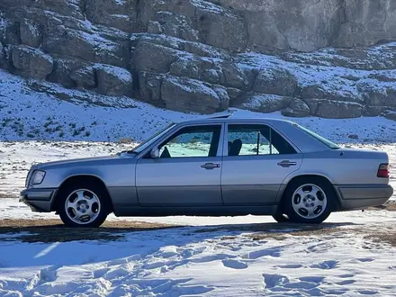 Mercedes-Benz E 280 1993 года за 4 000 000 тг. в Шымкент