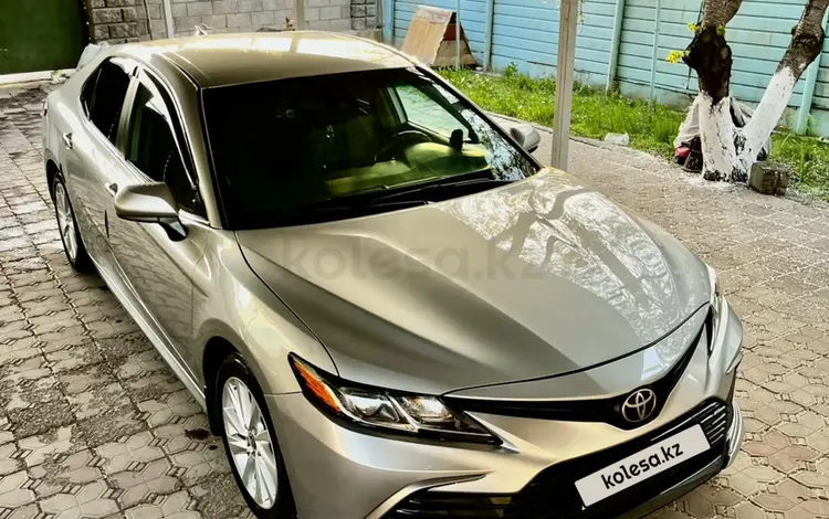 Toyota Camry 2021 года за 13 000 000 тг. в Алматы