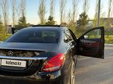 Mercedes-Benz C 300 2016 года за 12 500 000 тг. в Уральск – фото 4